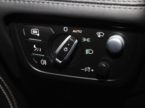 Used 2019 Bentley Bentayga image 44