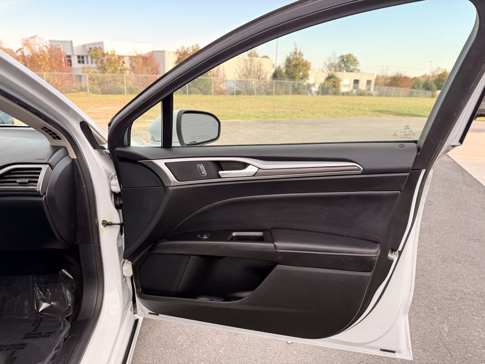 Used 2018 Ford Fusion SE w/ Equipment Group 602A FWD image 19
