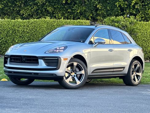 Used 2026 Porsche Macan image 1