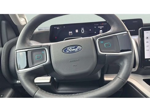 Used 2025 Ford Expedition Active AWD/4WD image 17