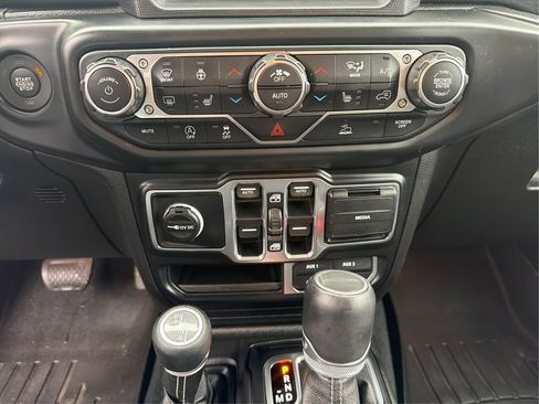 Used 2020 Jeep Gladiator Overland image 28