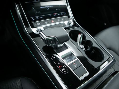 Used 2022 Audi Q8 Premium Plus image 21
