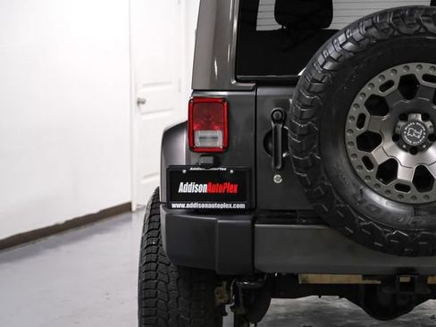 Used 2017 Jeep Wrangler Unlimited Sahara w/ Connectivity Group image 39