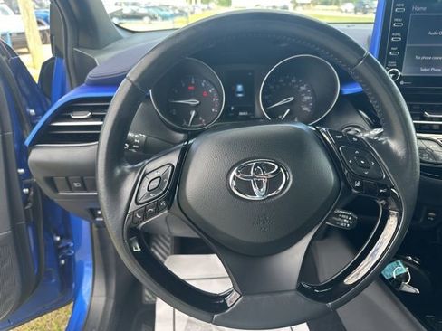 Used 2022 Toyota C-HR XLE FWD image 11