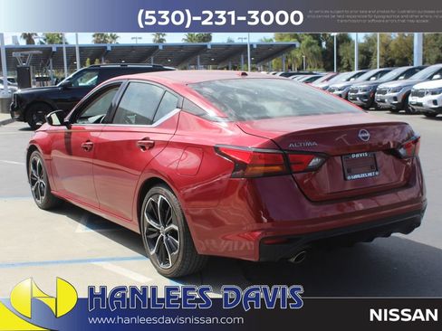 Used 2023 Nissan Altima 2.5 SR FWD image 9