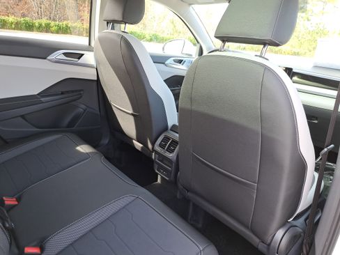 New 2026 Volkswagen Taos SE FWD image 11