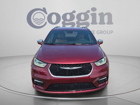 Used 2022 Chrysler Pacifica Pinnacle FWD image 8