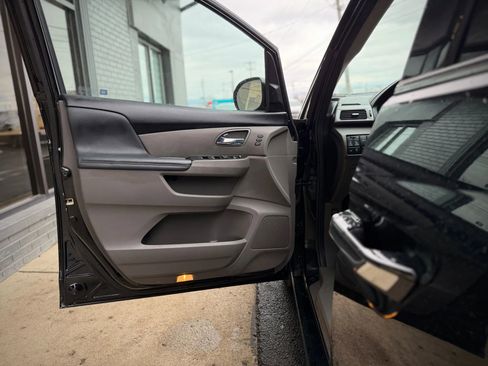 Used 2017 Honda Odyssey Touring Elite image 7