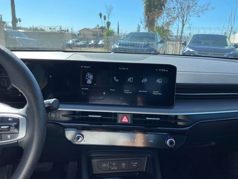 Used 2025 Kia K5 LXS image 17