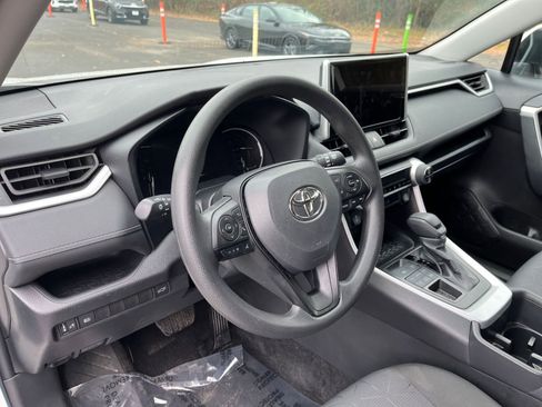 Used 2025 Toyota RAV4 XLE image 28