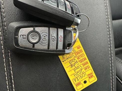 Used 2024 Ford Edge Titanium AWD/4WD image 8