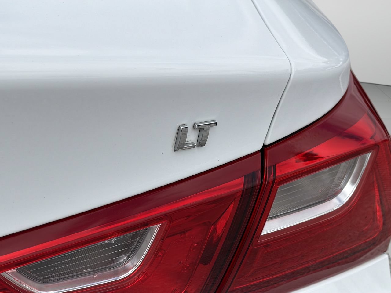 Used 2024 Chevrolet Malibu LT FWD image 9