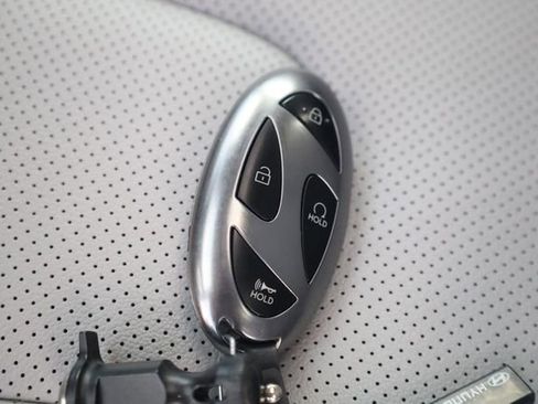 Certified 2025 Hyundai Elantra Limited image 23