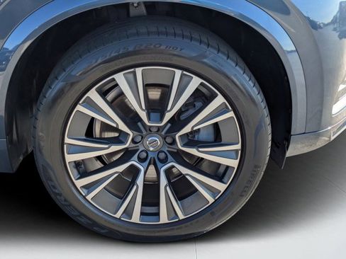 Used 2021 Volvo XC90 T5 Momentum w/ Protection Package Premier image 9