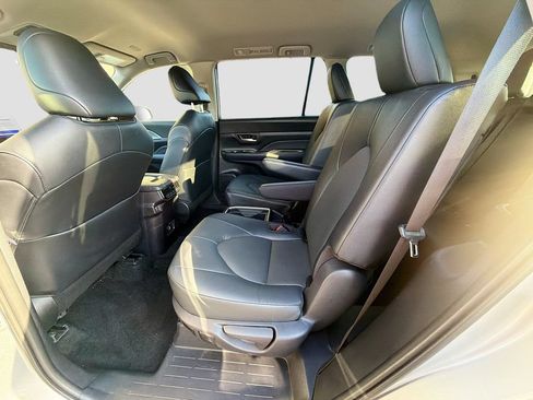 Used 2025 Toyota Grand Highlander FWD image 22