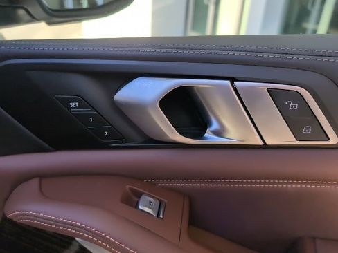 Certified 2023 BMW X7 xDrive40i w/ Premium Package image 23