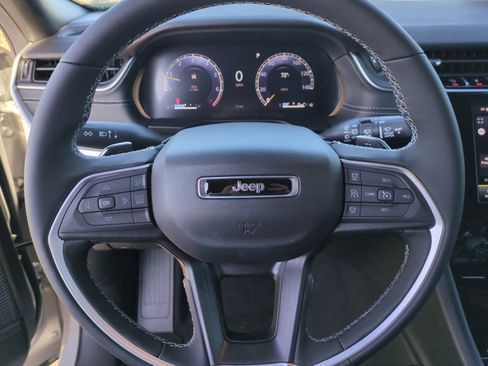 New 2025 Jeep Grand Cherokee Laredo w/ Luxury Tech Group I image 9