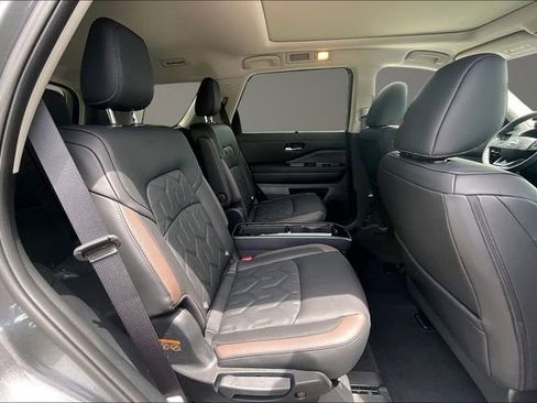 New 2026 Nissan Pathfinder Platinum AWD/4WD image 10