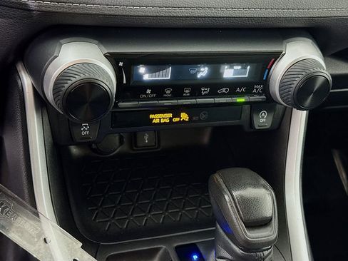 Used 2022 Toyota RAV4 LE image 8