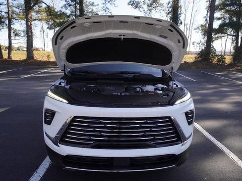 Used 2025 Buick Enclave Preferred image 9