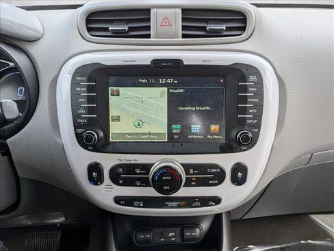 Used 2016 Kia Soul EV + image 15