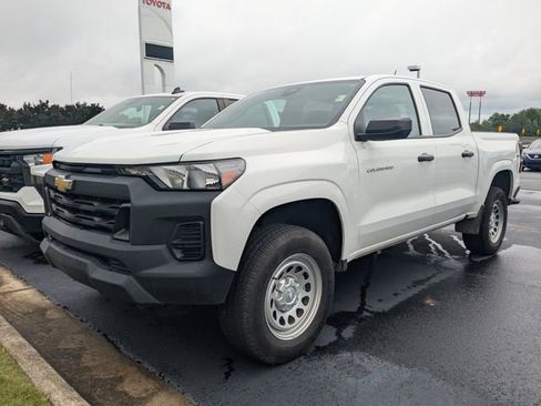 Used 2025 Chevrolet Colorado W/T w/ Advanced Trailering Package AWD/4WD image 5