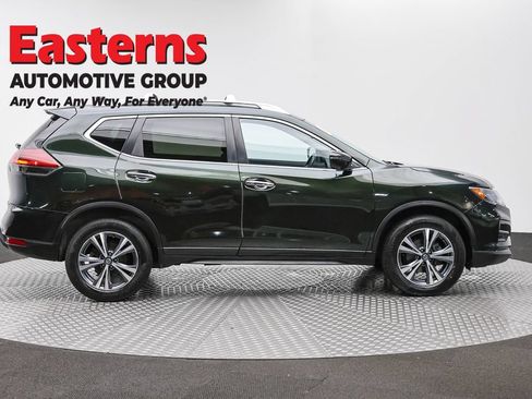 Used 2019 Nissan Rogue SV w/ Sun & Sound Touring Package AWD/4WD image 4