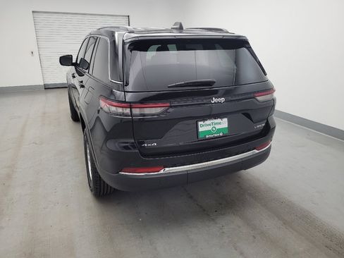 Used 2023 Jeep Grand Cherokee Laredo w/ Luxury Tech Group I AWD/4WD image 6