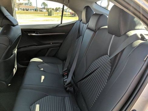 Used 2020 Toyota Camry SE FWD image 13