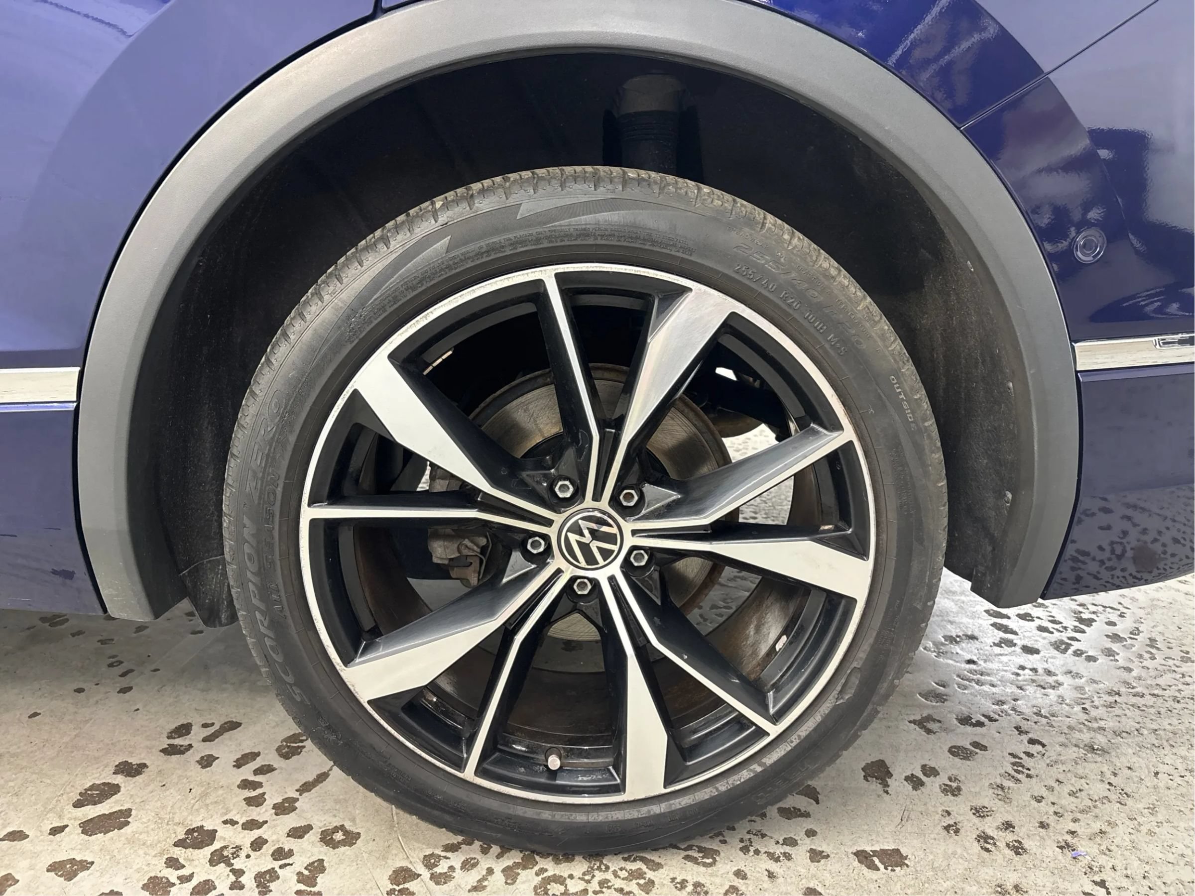 Used 2022 Volkswagen Tiguan SEL R-Line AWD/4WD image 30