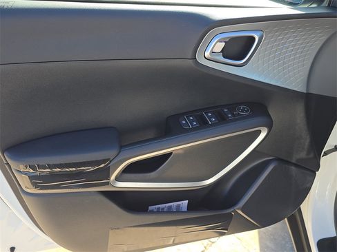 New 2025 Kia Soul LX image 19