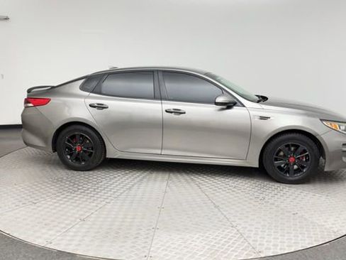 Used 2018 Kia Optima LX image 9