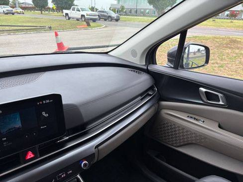 Used 2026 Kia Carnival FWD image 39