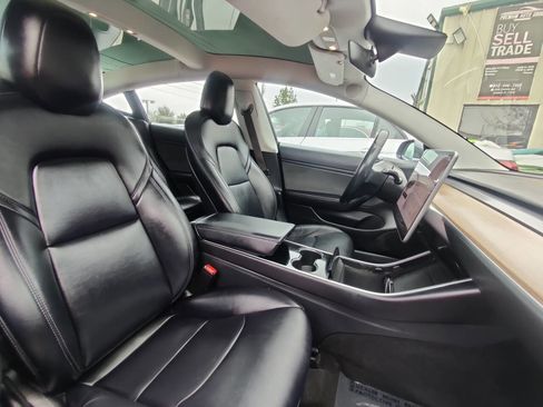 Used 2018 Tesla Model 3 Mid Range image 8