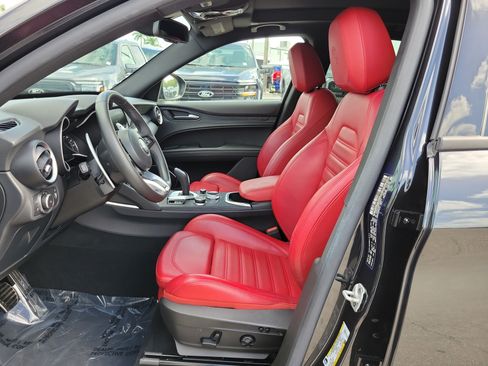 Used 2023 Alfa Romeo Stelvio Sprint RWD image 18