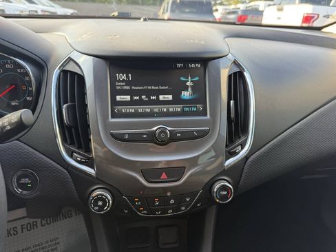 Used 2018 Chevrolet Cruze LT w/ Convenience Package FWD image 24