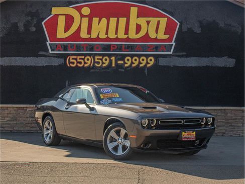 Used 2019 Dodge Challenger SXT image 1
