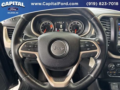 Used 2016 Jeep Cherokee Latitude w/ Safety/Convenience Group FWD image 24