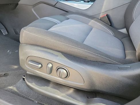 Used 2025 Chevrolet Blazer LT FWD image 12