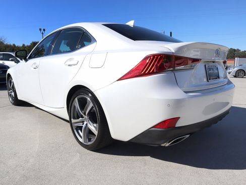Used 2017 Lexus IS 200t image 4