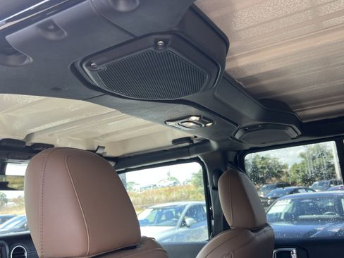 Used 2023 Jeep Wrangler Sahara image 13