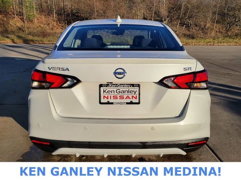 Used 2022 Nissan Versa SR w/ Convenience Package image 4
