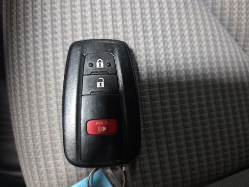 Used 2021 Toyota Highlander L image 35