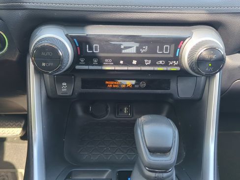 Used 2019 Toyota RAV4 XLE w/ Carpet Mat Package AWD/4WD image 20