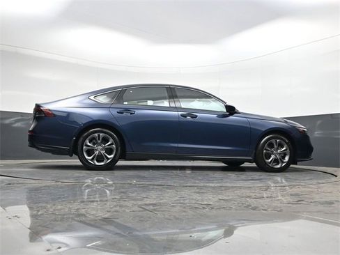 Used 2023 Honda Accord EX image 36