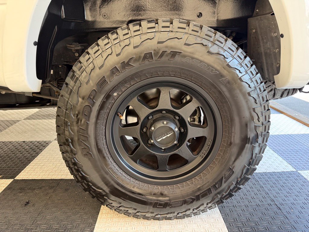 Used 2022 Ford F350 Lariat w/ Tremor Off-Road Package AWD/4WD image 12