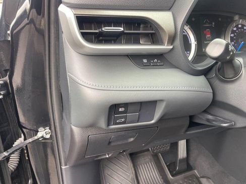 Used 2021 Toyota Highlander LE AWD/4WD image 19