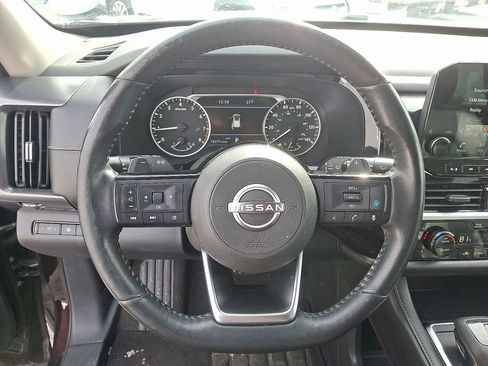 Used 2022 Nissan Pathfinder SL image 18