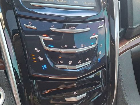 Used 2020 Cadillac Escalade Luxury AWD/4WD image 17
