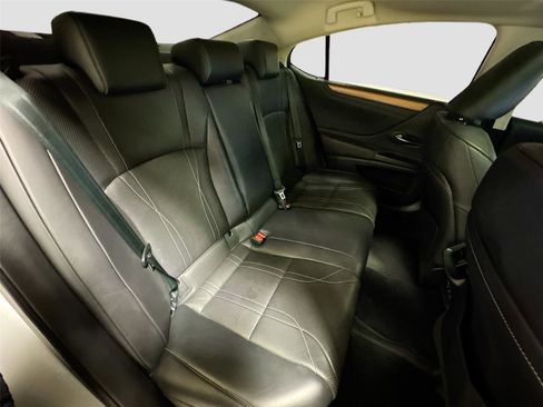 Used 2019 Lexus ES 300h w/ Luxury Package image 28